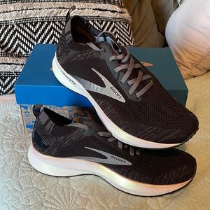 Brooks Women’s Levitate 4 Energize Black Running Shoes NWT NIB